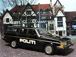 Volvo 245 politi Minichamps